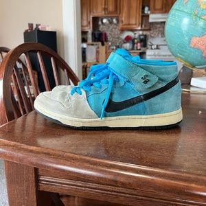 Nike SB Dunk Mid Beavis